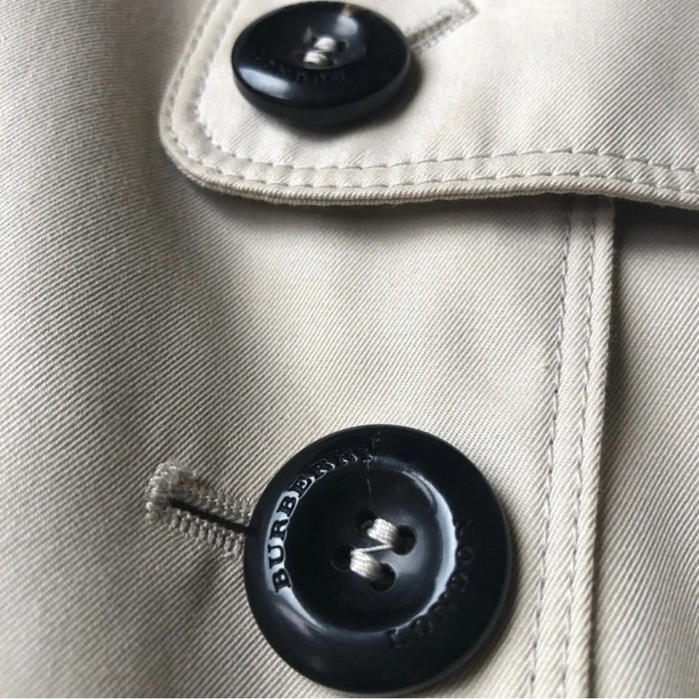 Burberry Classic Women's Double-Breasted Trench Coat - Cream. Size 10 - Picture 11 of 16